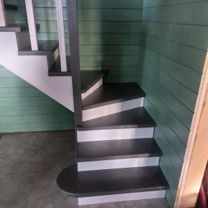 Забежная лестница с поворотом на 90 градусов: сочетание компактности и эстетики